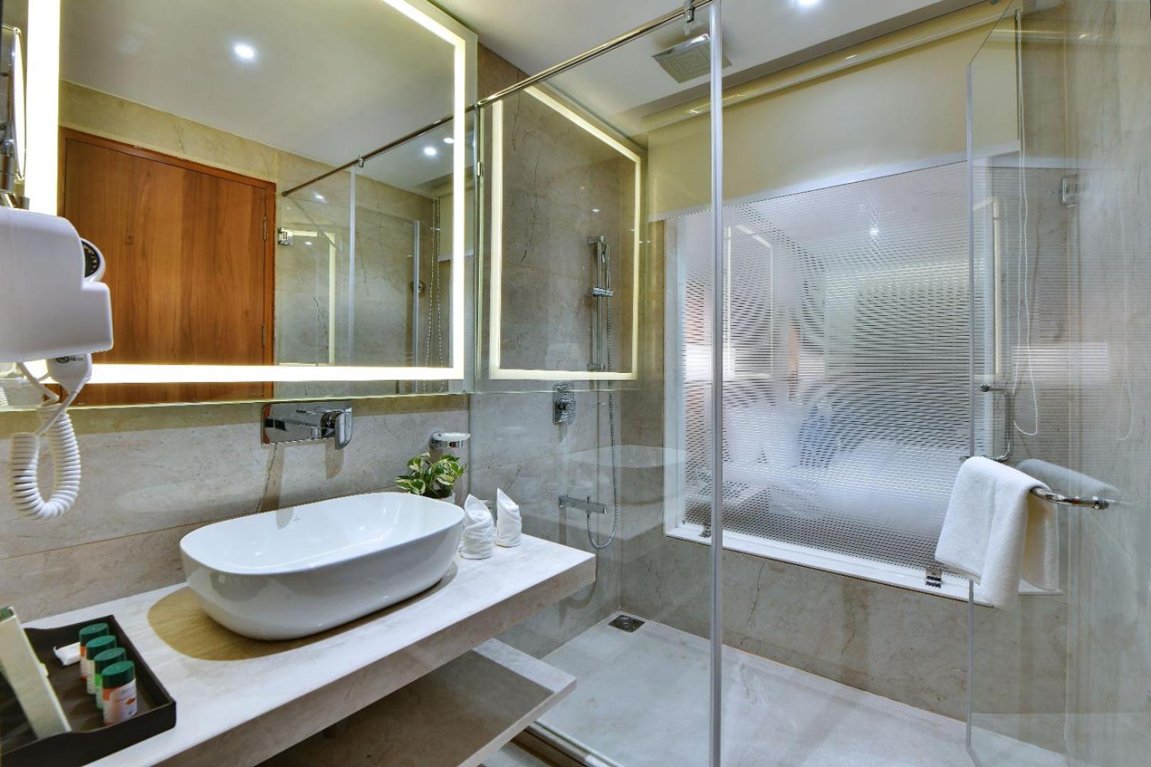 The Glory Suites Near Igi Airport Neu-Delhi Exterior foto