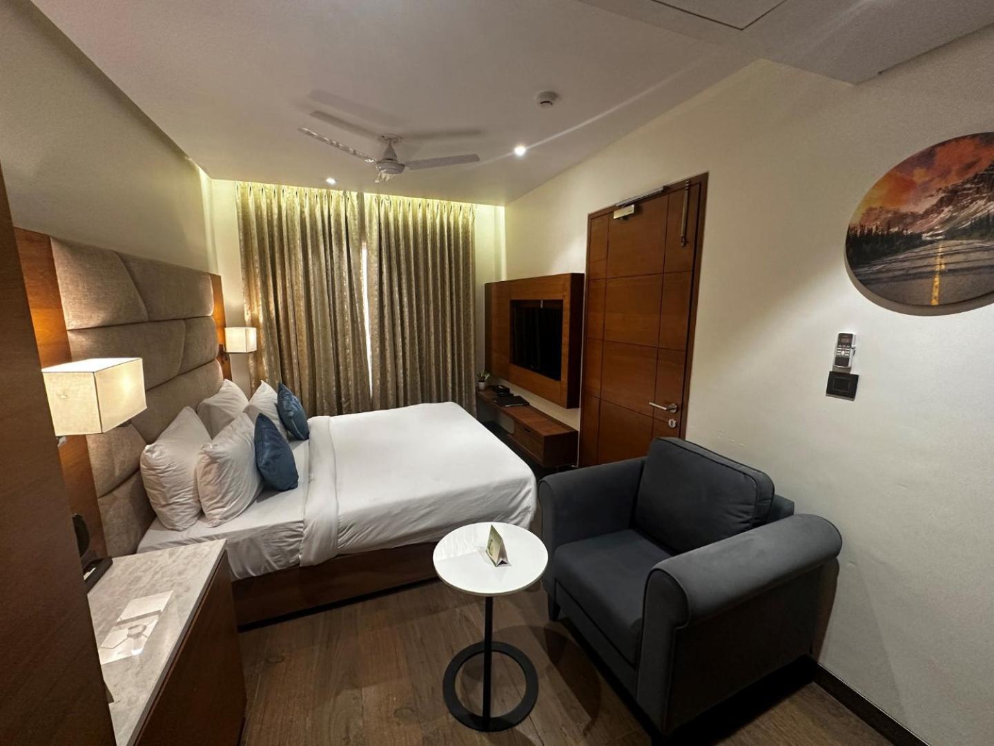 The Glory Suites Near Igi Airport Neu-Delhi Exterior foto